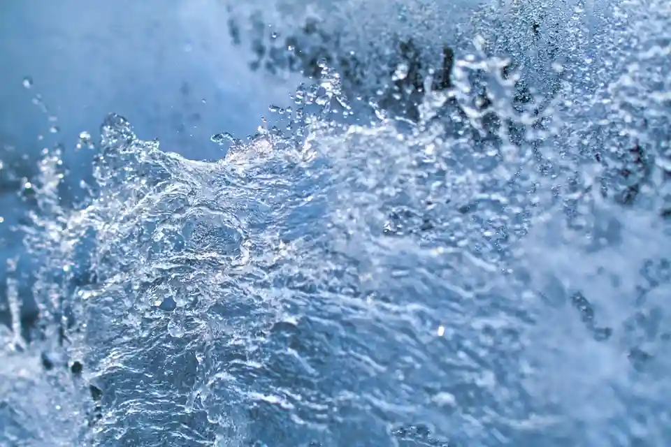 Eau en mouvement, éclaboussures