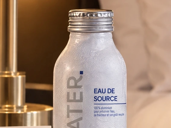Gourde OMA Water en chambre d'hôtel
