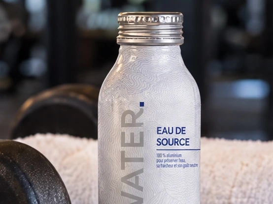 Gourde en aluminium OMA Water en salle de sport